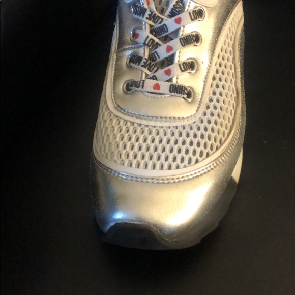 Women’s authentic Moschino sneakers - Picture 2 of 3